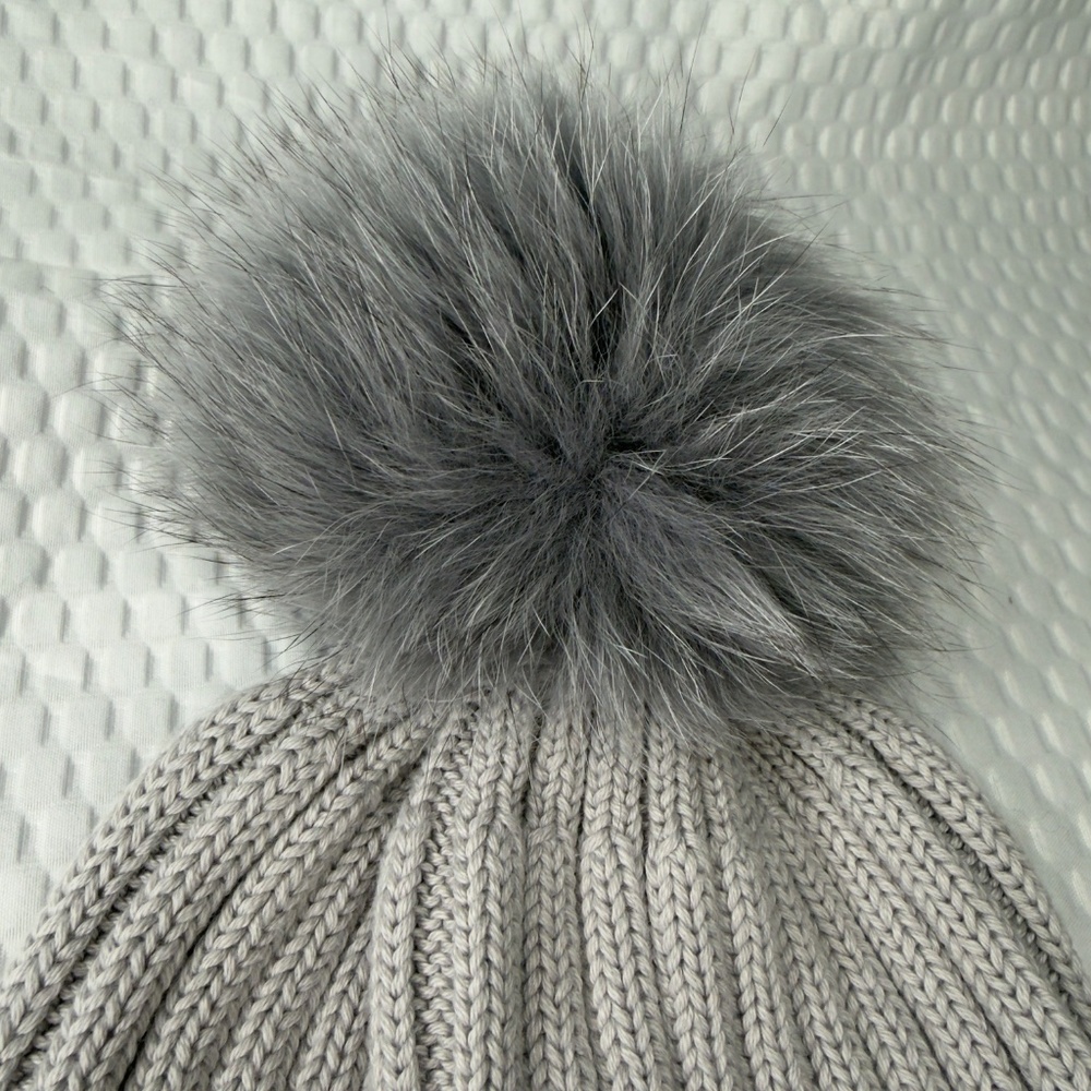 MONCLER WOMEN'S LIGHT GRAY RIBBED KNIT BEANIE W/ POM POM -SAME DAY SHIP - Picture 4 of 5